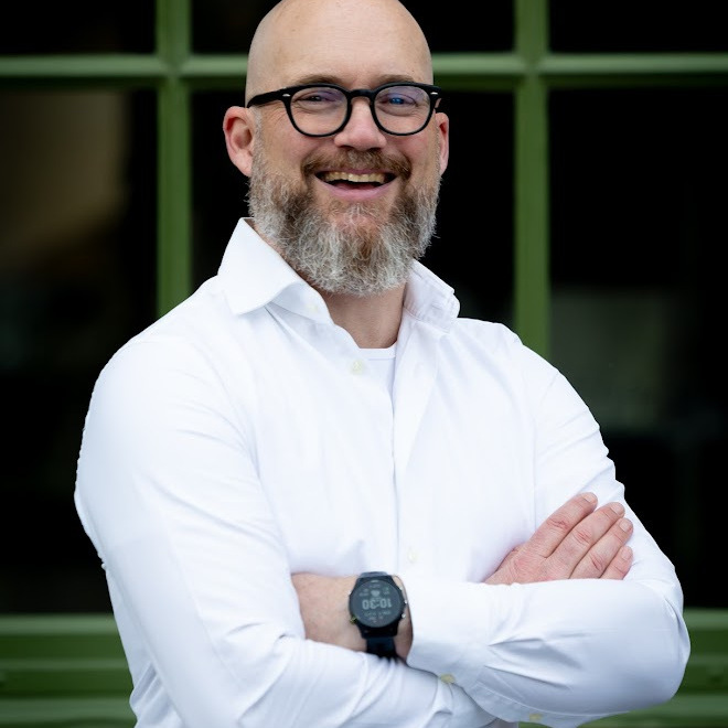 Portret van Bas van Kooperen